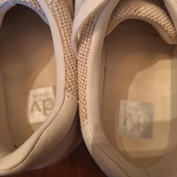 NICE Women's Bubbles DV dolce vita Cream Platform Sneakers