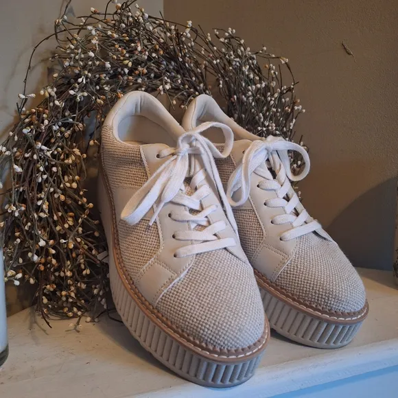 NICE Women's Bubbles DV dolce vita Cream Platform Sneakers
