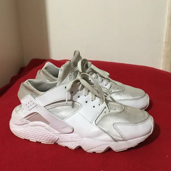 Nike Air HuaracheMen's Shoes size 9.5