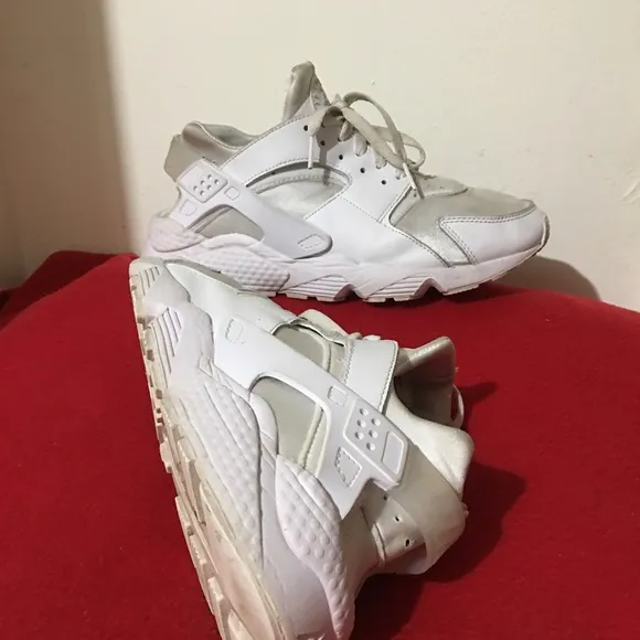 Nike Air HuaracheMen's Shoes size 9.5