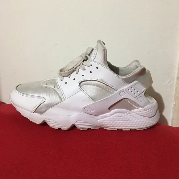 Nike Air HuaracheMen's Shoes size 9.5