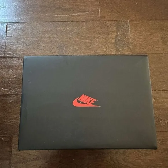 Nike-Air Jordan 1-Elevate Low-Women’s 7.5 red/Gray