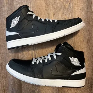 Nike Air Jordan 1 Retro 86 Pure Platinum Black