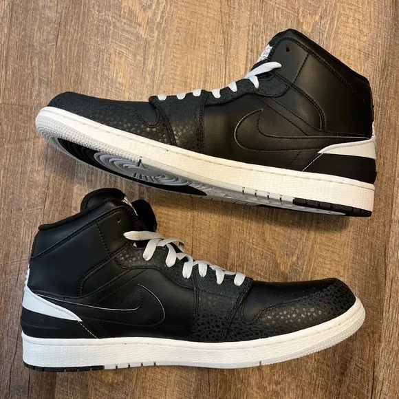 Nike Air Jordan 1 Retro 86 Pure Platinum Black