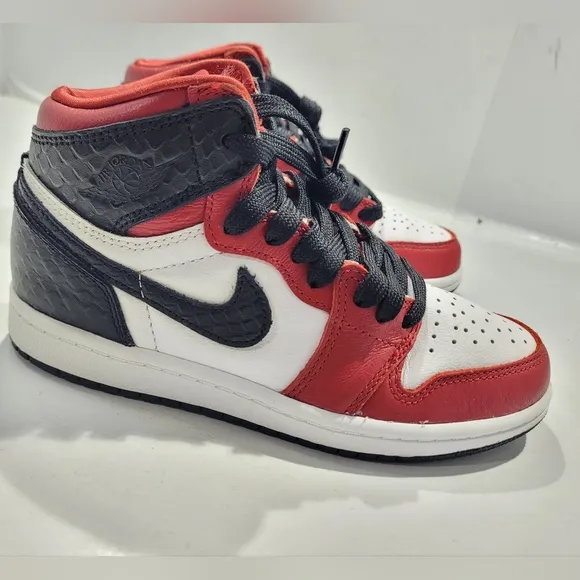 NIKE AIR JORDAN 1 RETRO BASKETBALL SHOES SATIN SNAKE CHICAGO YOUTH KIDS SIZE 1Y