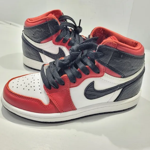 NIKE AIR JORDAN 1 RETRO BASKETBALL SHOES SATIN SNAKE CHICAGO YOUTH KIDS SIZE 1Y