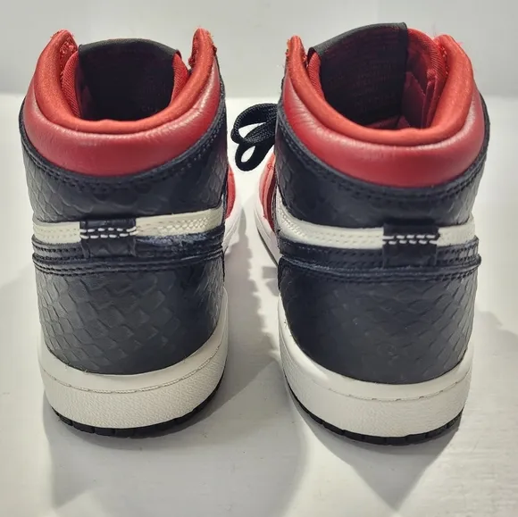 NIKE AIR JORDAN 1 RETRO BASKETBALL SHOES SATIN SNAKE CHICAGO YOUTH KIDS SIZE 1Y