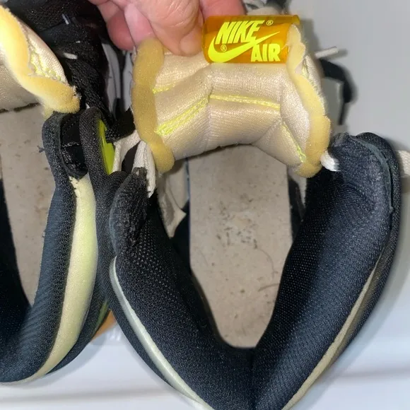 Nike Air Jordan 1 Retro High Big Kids OG Volt Gold Sneakers*