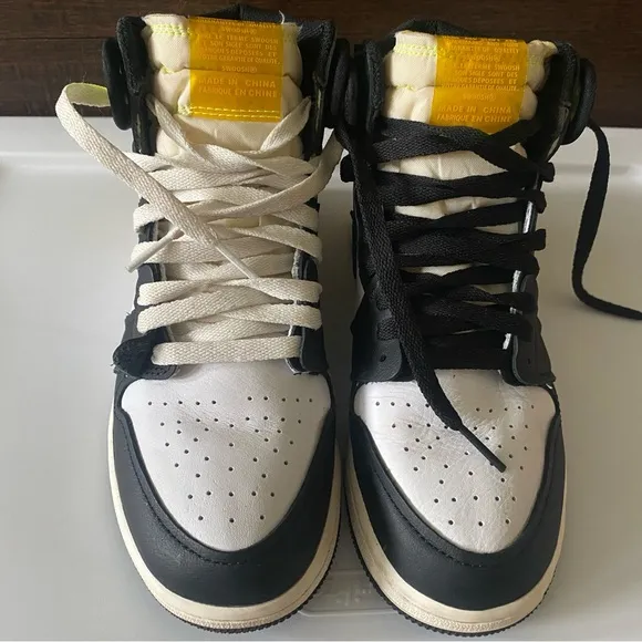 Nike Air Jordan 1 Retro High Big Kids OG Volt Gold Sneakers*