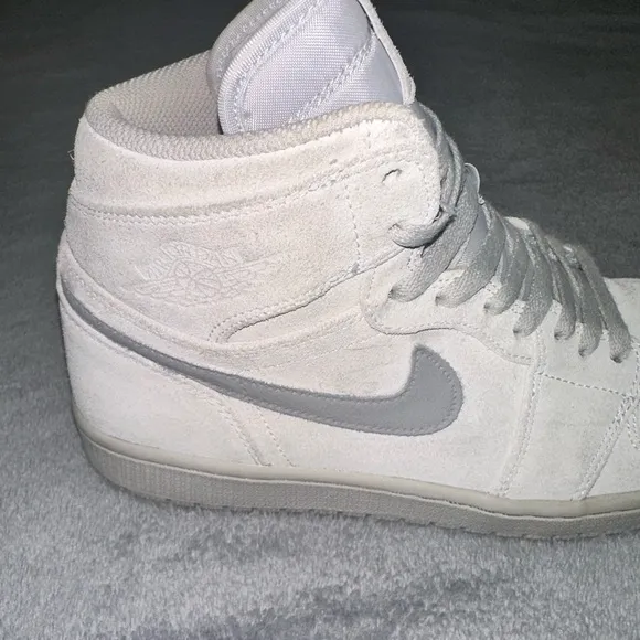 Nike Air Jordan 1 Retro High ‘Grey Suede’ - Size 10