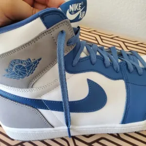 NIKE AIR Jordan 1 Retro High OG AJ1 True Blue Mens White and Blue Size 18