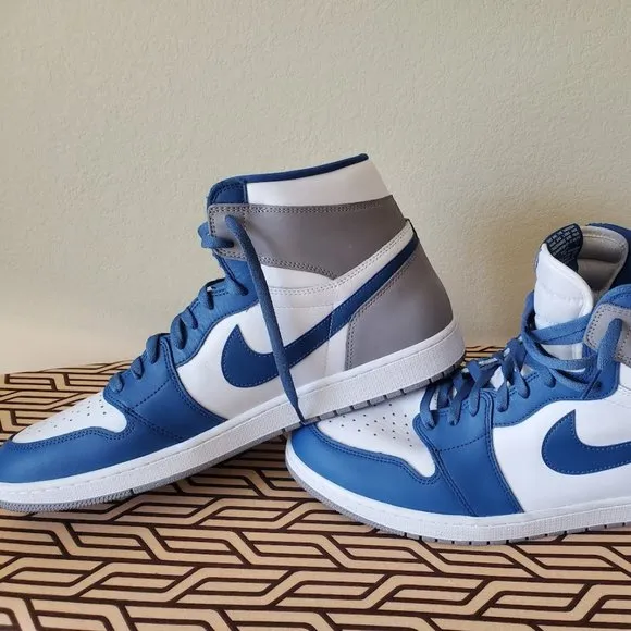 NIKE AIR Jordan 1 Retro High OG AJ1 True Blue Mens White and Blue Size 18