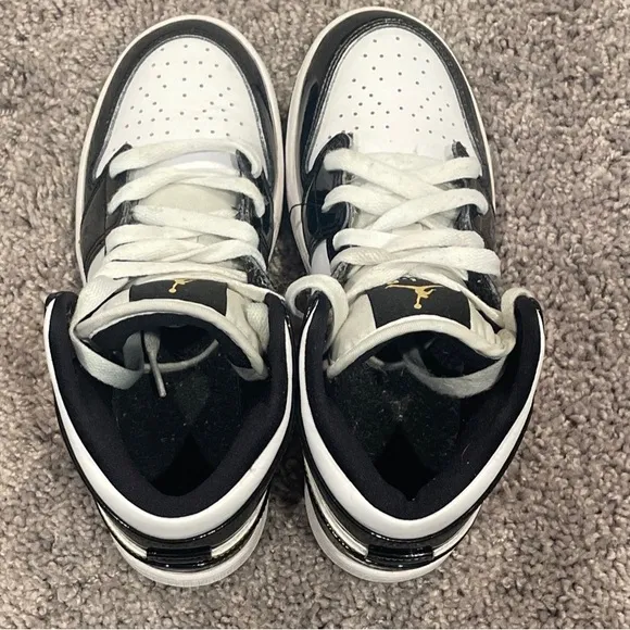 Nike Air Jordan 1 Retro Mid Patent Black Gold BQ6931-007 Youth Shoes size 4Y