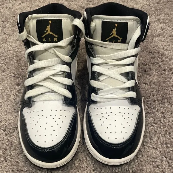 Nike Air Jordan 1 Retro Mid Patent Black Gold BQ6931-007 Youth Shoes size 4Y