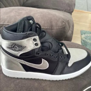 Nike Air Jordan 1 Retro Women’s shoes 8.5
