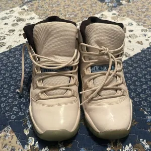 NIKE AIR JORDAN 11 Retro BG Legend Blue White Shoes 378038-117 Size 4Y