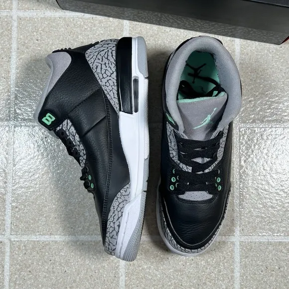 Nike Air Jordan 3 Retro GS Size 7Y Shoes DM0967-031 Green Glow Black