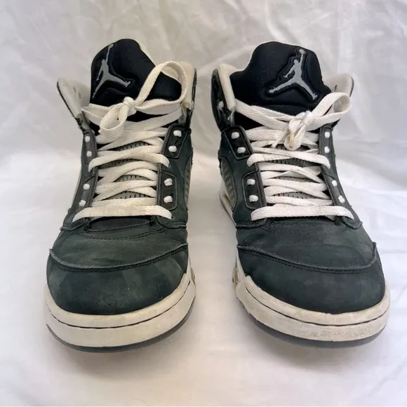 Nike Air Jordan 5 Retro Oreo tennis shoes.