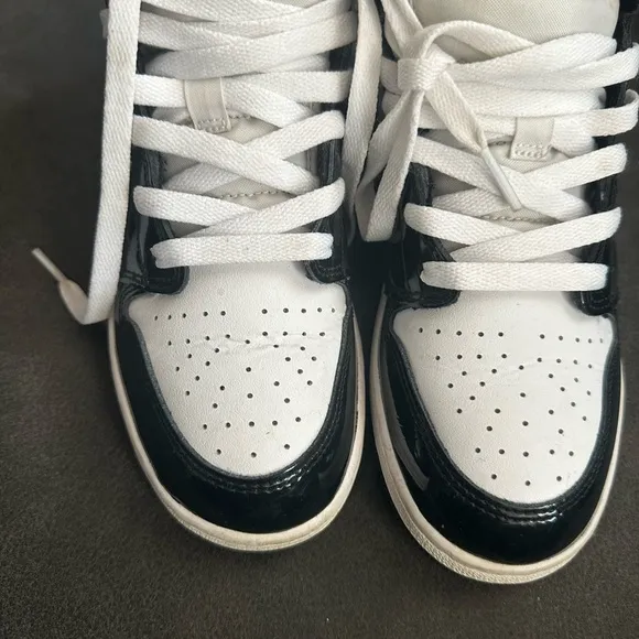 Nike Air Jordan Retro 1 Mid SE Black/White/Gold Shoes Junior