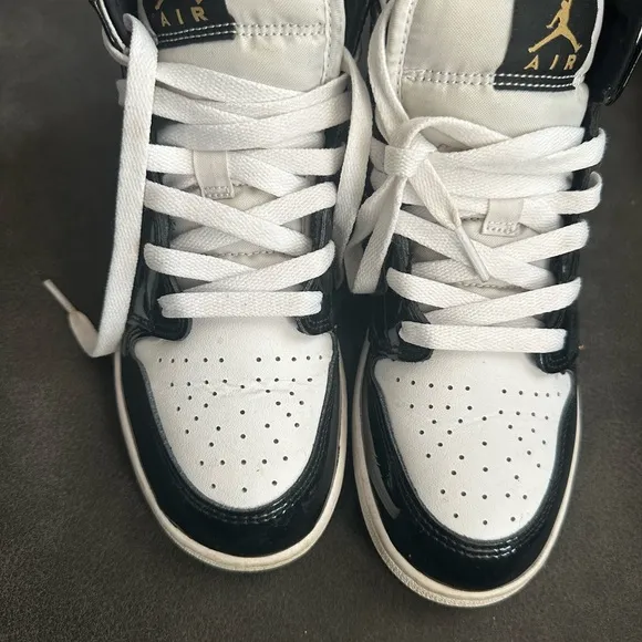 Nike Air Jordan Retro 1 Mid SE Black/White/Gold Shoes Junior