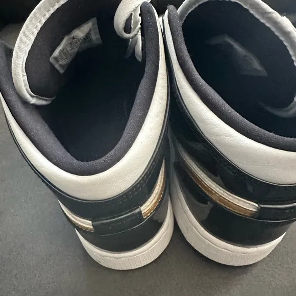 Nike Air Jordan Retro 1 Mid SE Black/White/Gold Shoes Junior