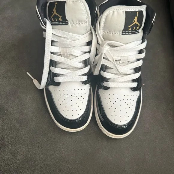 Nike Air Jordan Retro 1 Mid SE Black/White/Gold Shoes Junior