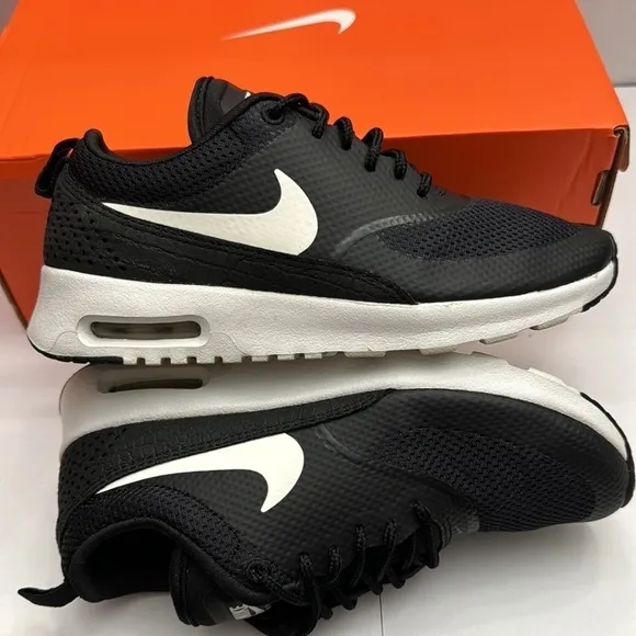 Nike Air Mac Thea Big Girl Size 5 Athletic Running Shoes Activewear Sneakers