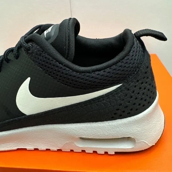 Nike Air Mac Thea Big Girl Size 5 Athletic Running Shoes Activewear Sneakers