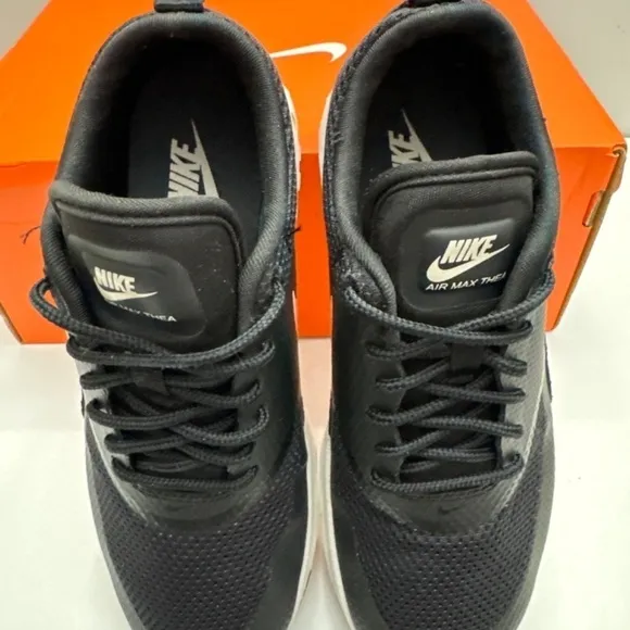 Nike Air Mac Thea Big Girl Size 5 Athletic Running Shoes Activewear Sneakers