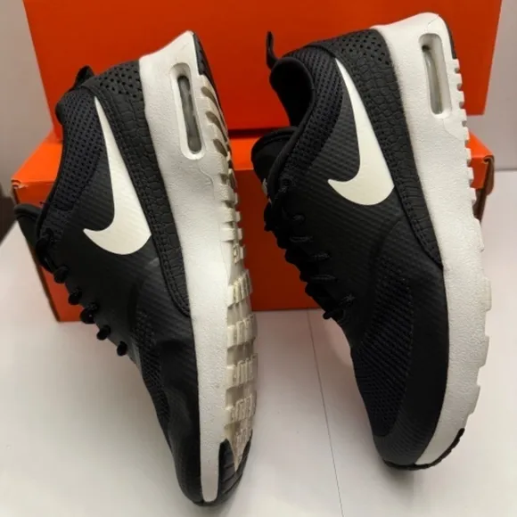 Nike Air Mac Thea Big Girl Size 5 Athletic Running Shoes Activewear Sneakers