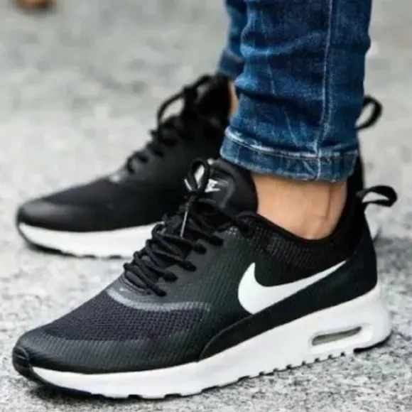 Nike Air Mac Thea Big Girl Size 5 Athletic Running Shoes Activewear Sneakers