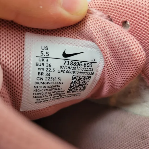 Nike Air Max Command Sneakers Pink Size 5.5 Tennis Shoes