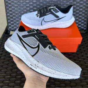NIKE AIR ZOOM PEGASUS 40 WHITE BLACK - WOMENS 11 / MENS 9.5