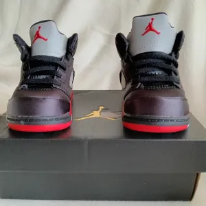Nike AirJordan Retro 5 Satin Bred Black/University Red (TD) 440890 006 Size 5c
