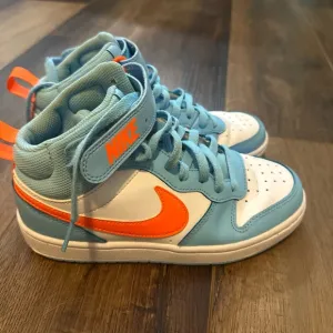 NIKE BIG KID COURT BOROUGH MID 2 SNEAKERS Size 4Y White, Baby Blue, &amp; Orange