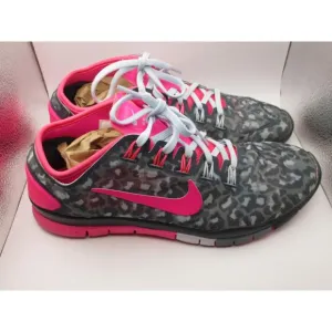 Nike Gray Camo Trendy Athletic Sneakers Pink Accents Woman Size  8.5
