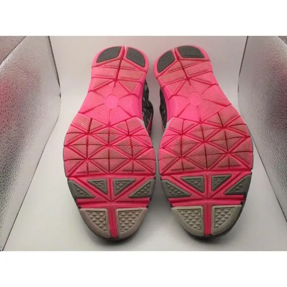 Nike Gray Camo Trendy Athletic Sneakers Pink Accents Woman Size  8.5