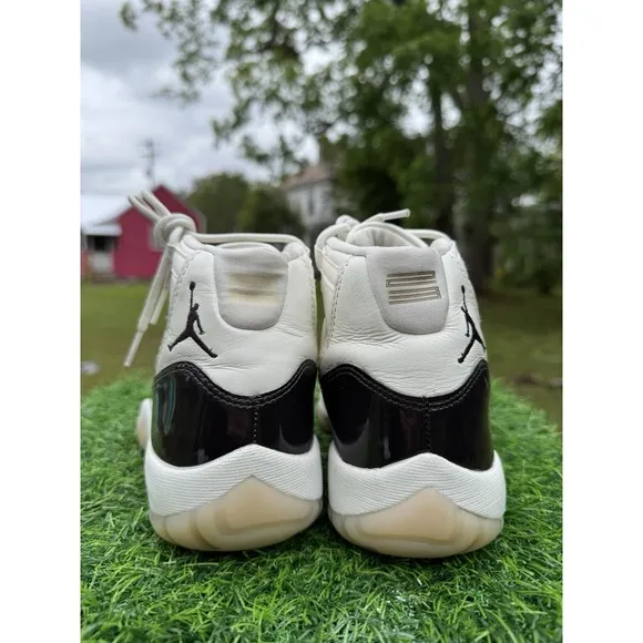 Nike  Jordan 11 Retro Neapolitan (Women's) size 6.5