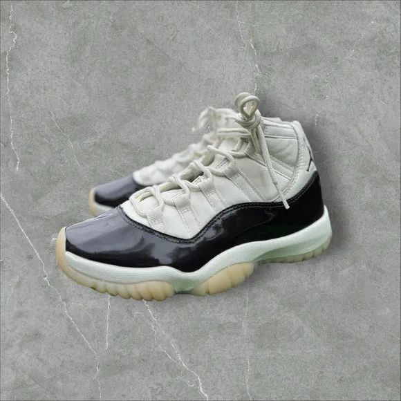 Nike  Jordan 11 Retro Neapolitan (Women's) size 6.5