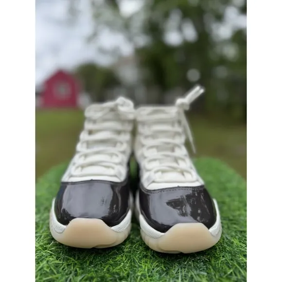 Nike  Jordan 11 Retro Neapolitan (Women's) size 6.5