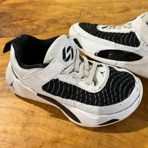 Nike Jordan Luca 1 Preschooler PS Basketball Shoes Size 11C White Black Volt