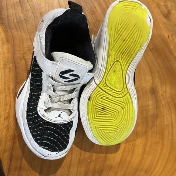 Nike Jordan Luca 1 Preschooler PS Basketball Shoes Size 11C White Black Volt