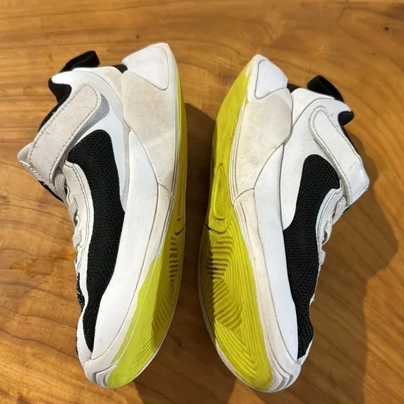 Nike Jordan Luca 1 Preschooler PS Basketball Shoes Size 11C White Black Volt