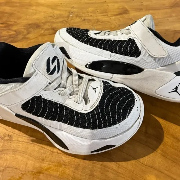 Nike Jordan Luca 1 Preschooler PS Basketball Shoes Size 11C White Black Volt