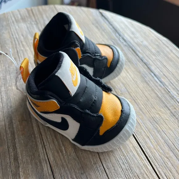 Nike Jordan Retro 1 Crib “University Gold” 1C