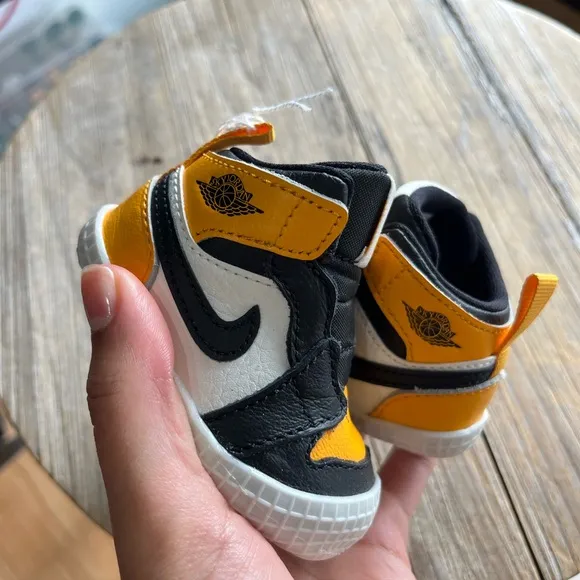 Nike Jordan Retro 1 Crib “University Gold” 1C