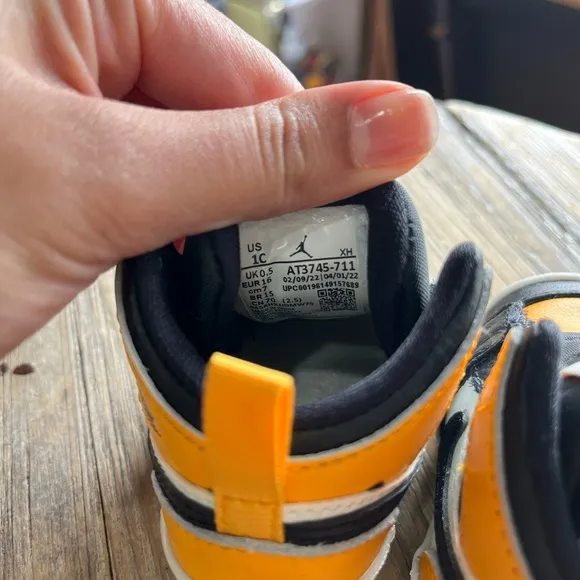 Nike Jordan Retro 1 Crib “University Gold” 1C