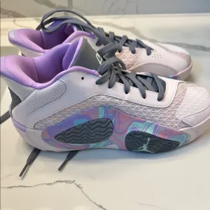 NIKE JORDANTATUM 2 SIDEWALK CHALKGRADE SCHOOL BASKETBALL SHOES