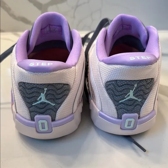 NIKE JORDANTATUM 2 SIDEWALK CHALKGRADE SCHOOL BASKETBALL SHOES