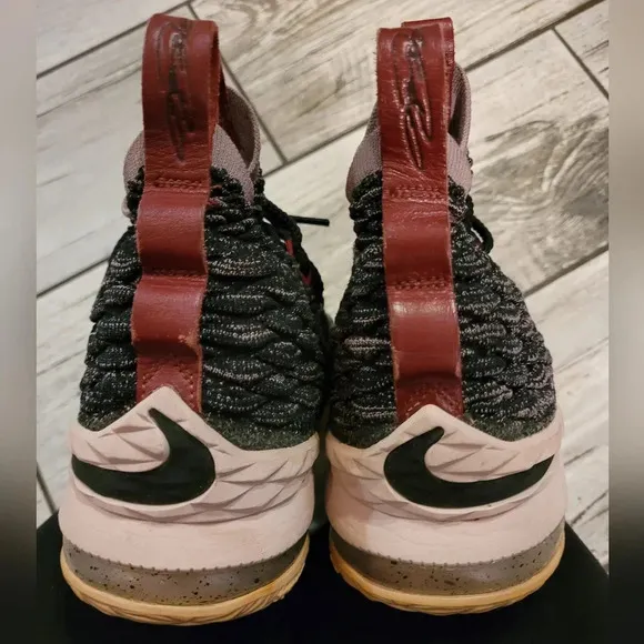 NIKE LeBron James 15 XV Pride of Ohio GOAT athletic basketball sneakers M 6.5